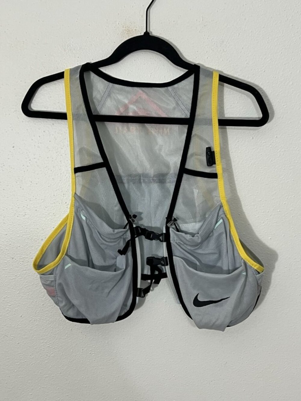 Nike Trail Running Vest Womens White With Yellow Trim
